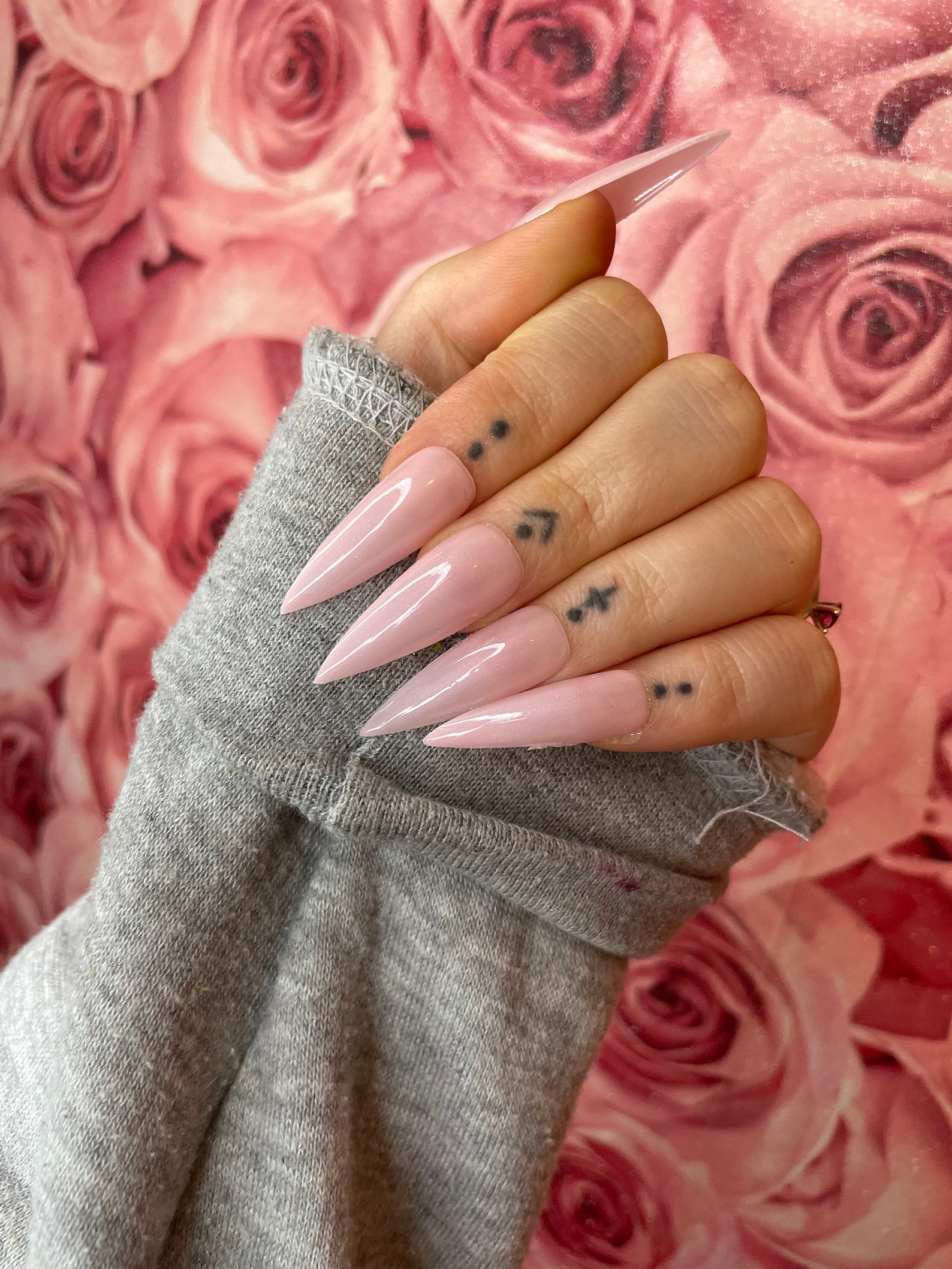 WATCH: Beauty School - Achieving And Maintaining Extra Long Nails WATCH: Beauty School - Achieving And Maintaining Extra Long Nails