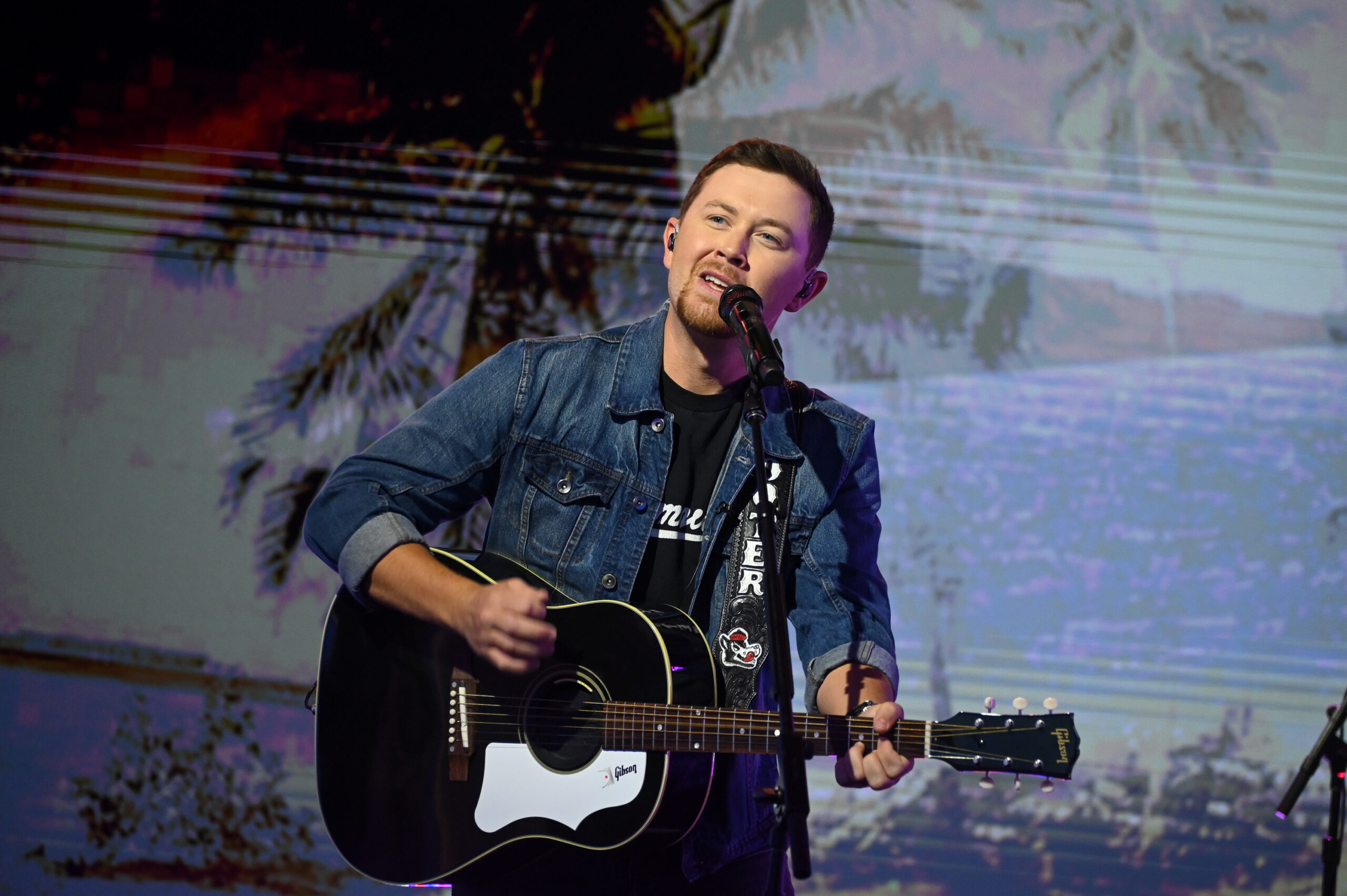 Watch: Scotty McCreery's Son's Heartwarming Tribute To George Strait Watch: Scotty McCreery's Son's Heartwarming Tribute To George Strait