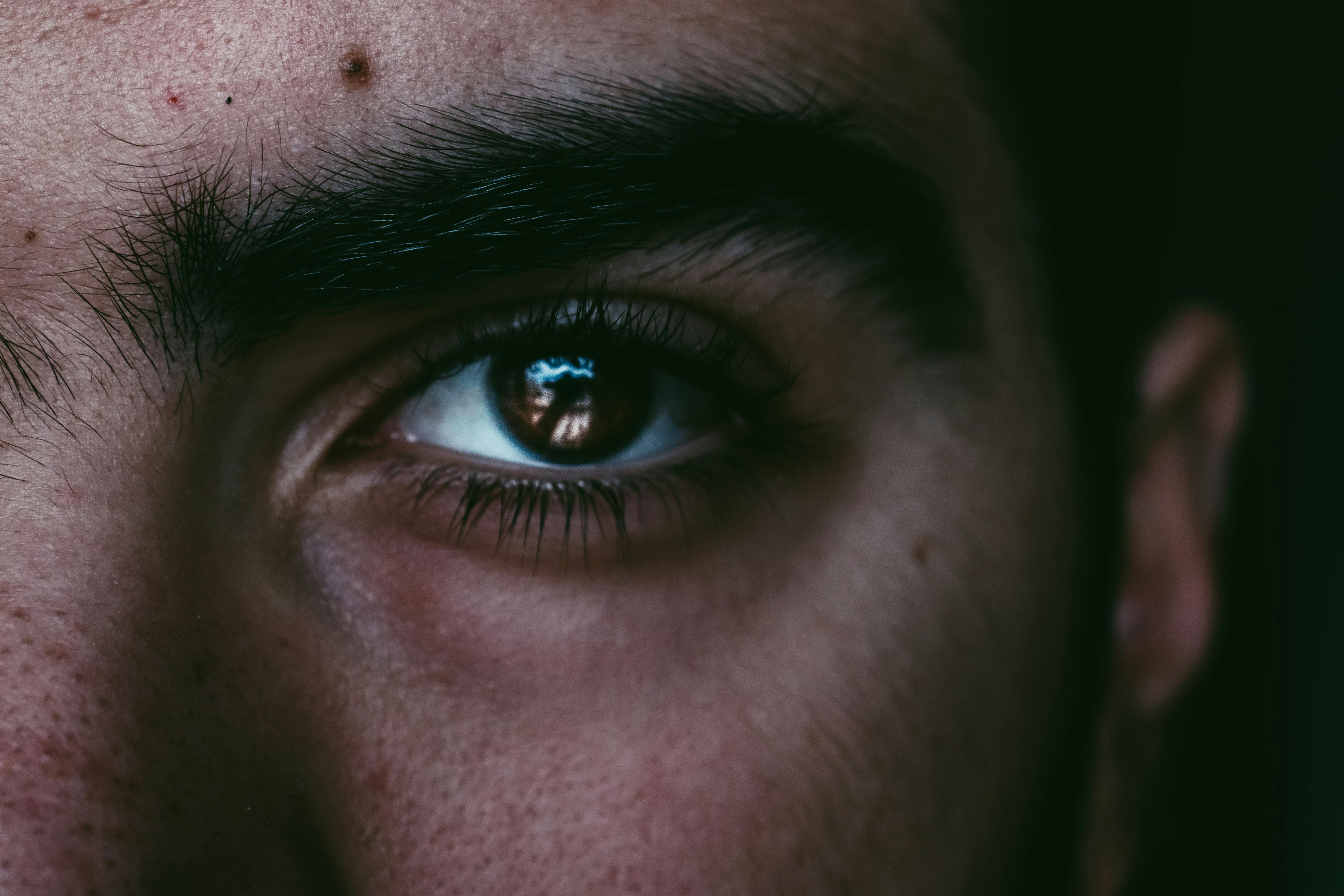 Why Are More Men Shaving Their Eyelashes? A Comprehensive Look Why Are More Men Shaving Their Eyelashes? A Comprehensive Look