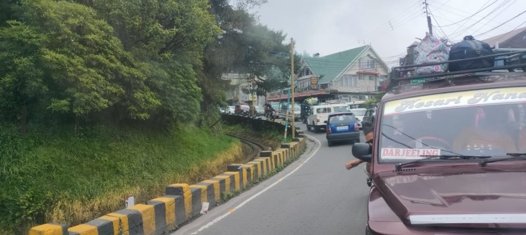 Why Is Traffic So Slow In Darjeeling? A Look At The Challenges Why Is Traffic So Slow In Darjeeling? A Look At The Challenges