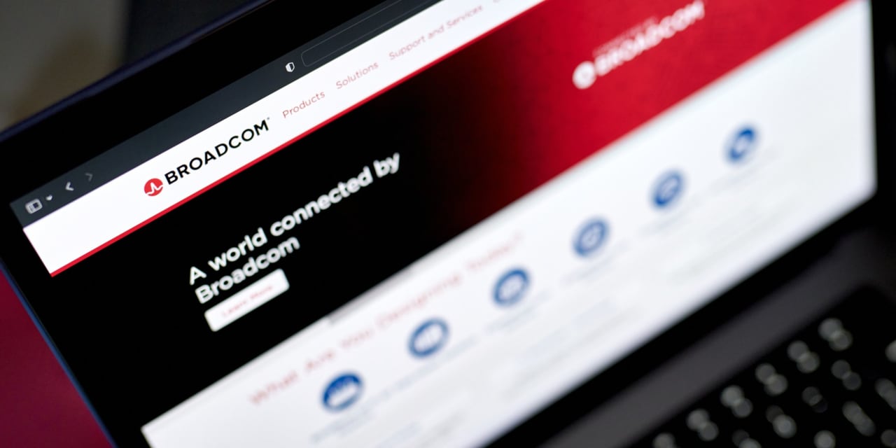 Will Broadcom's VMware Deal Result In A 1,050% Price Hike? AT&T Weighs In Will Broadcom's VMware Deal Result In A 1,050% Price Hike? AT&T Weighs In