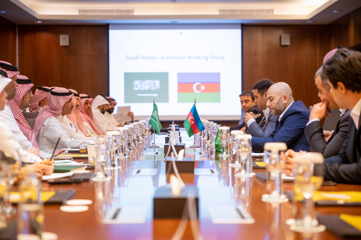وزير التجارة السعودي يبحث فرص الاستثمار المشتركة مع أذربيجان وزير التجارة السعودي يبحث فرص الاستثمار المشتركة مع أذربيجان