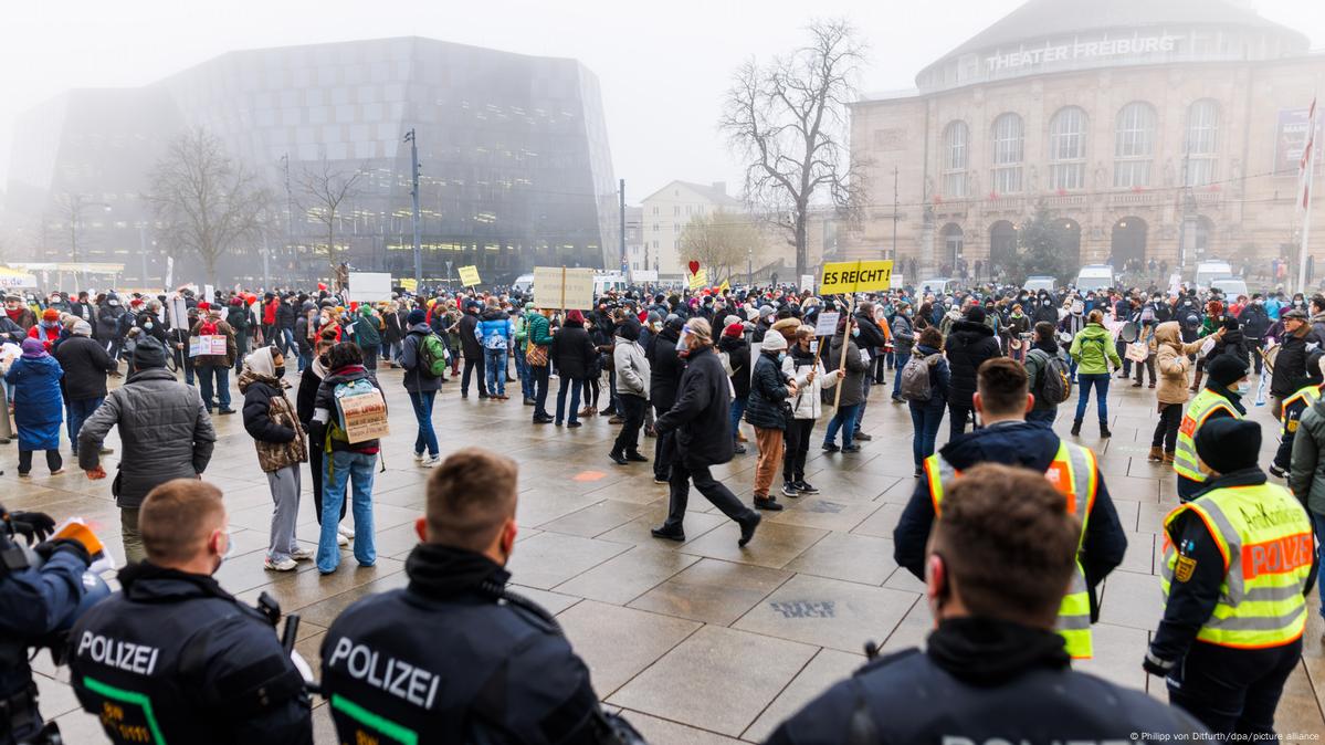 Youth Unrest In Germany Complicates SPD's Coalition Agreement Efforts Youth Unrest In Germany Complicates SPD's Coalition Agreement Efforts